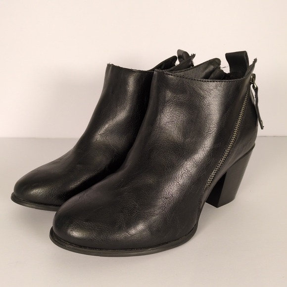 Torrid Boots Womens 10 Wide Ankle Bootie Black Side Zip‎ Pull On Heels Almond - Picture 1 of 8